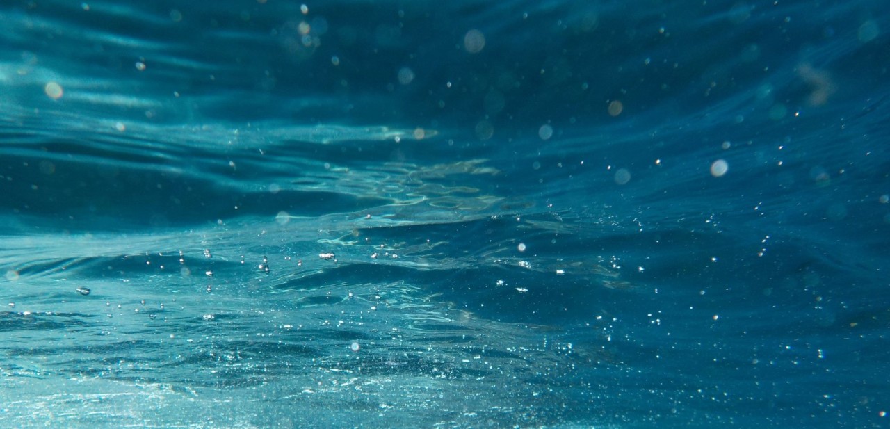 Ein Bild im Footer das Wasser zeigt.